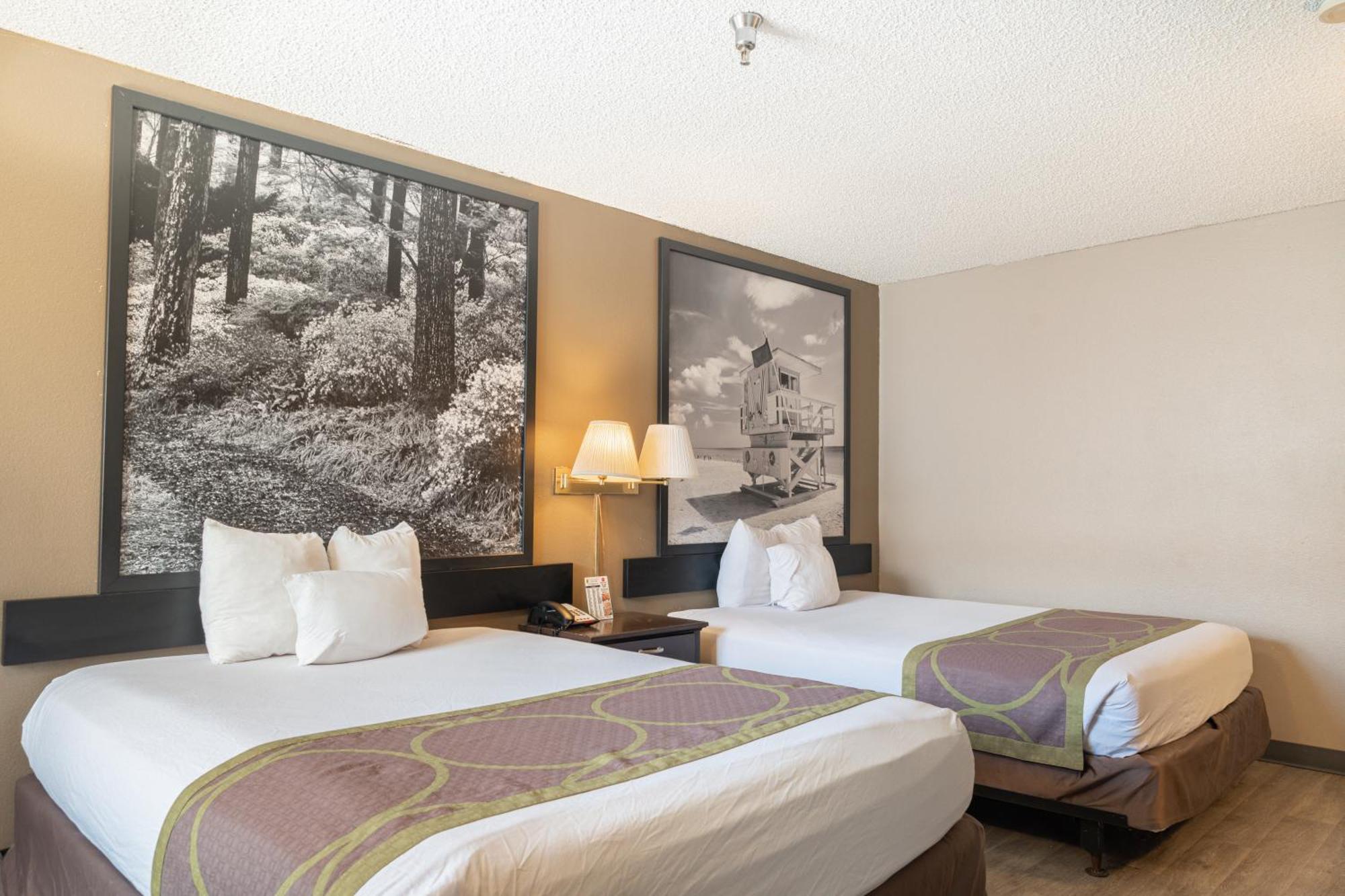 Super 8 By Wyndham Grants Hotell Exteriör bild
